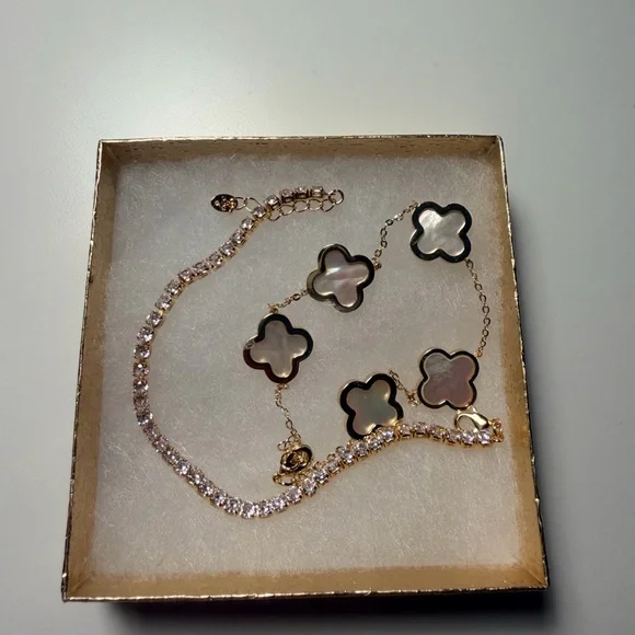 Retire Timex Two-Tone Silver and Gold-plated bracelets (3 items) - Picture 4 of 9